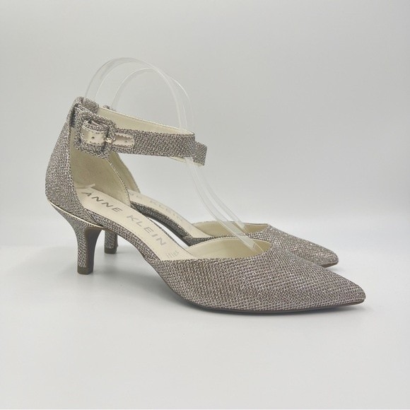 Anne Klein Womens Fabulist Textured Platinum Point Toe Heels Pumps Shoes 8 NEW - Picture 2 of 11